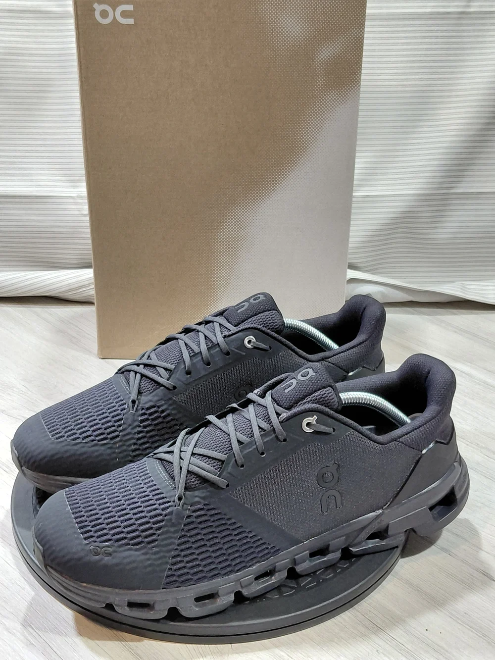 NWT On Mens Cloudflyer Triple Black Running Shoes SIZE MENS 11